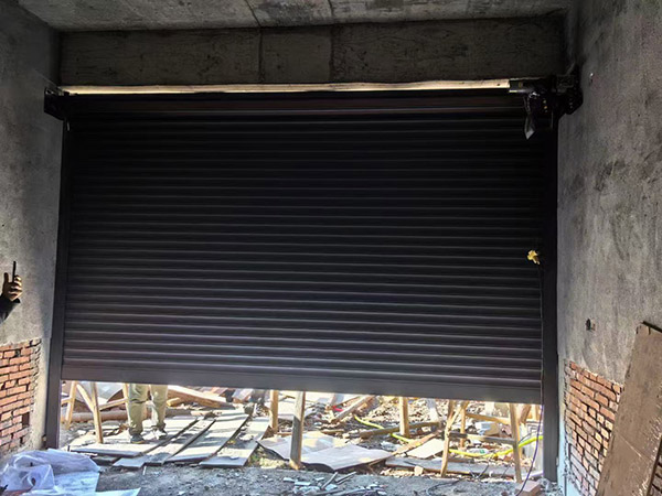 別墅車(chē)庫(kù)門(mén)