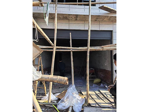 別墅車(chē)庫(kù)門(mén)