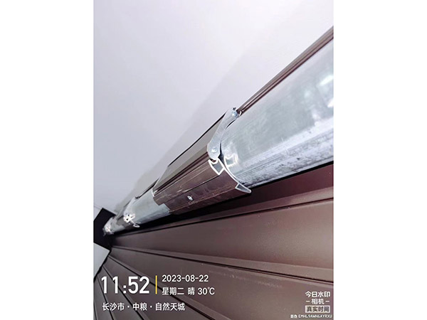 別墅車(chē)庫(kù)門(mén)