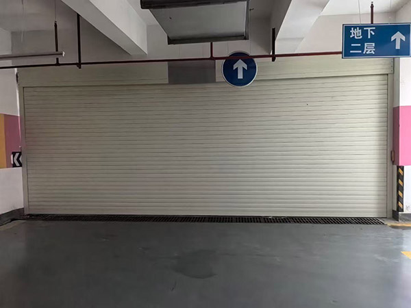 電動(dòng)車(chē)庫(kù)門(mén)