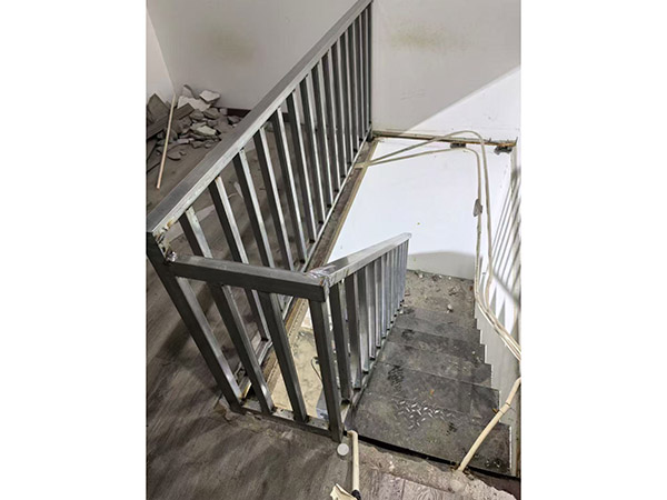 鋼結(jié)構(gòu)閣樓，樓梯