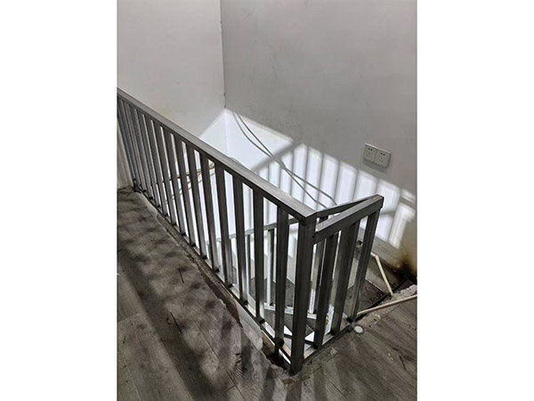 鋼結(jié)構(gòu)閣樓，樓梯