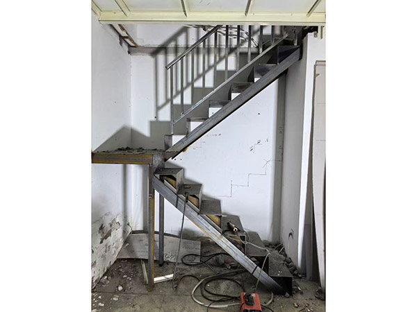 鋼結(jié)構(gòu)閣樓，樓梯
